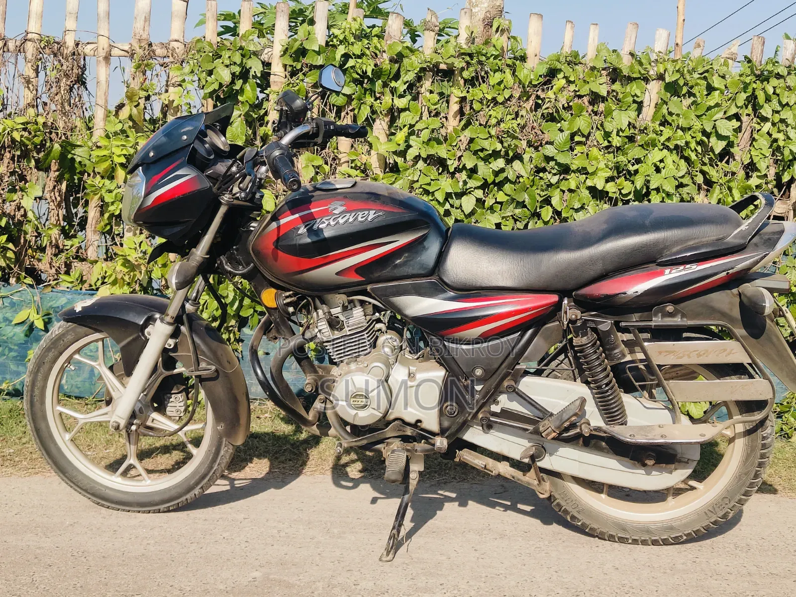 বাজাজ ডিসকভার ১২৫ ২০১৬ কালো