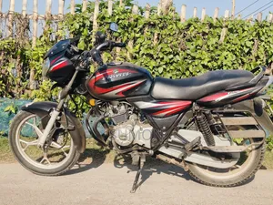 বাজাজ ডিসকভার ১২৫ ২০১৬ কালো