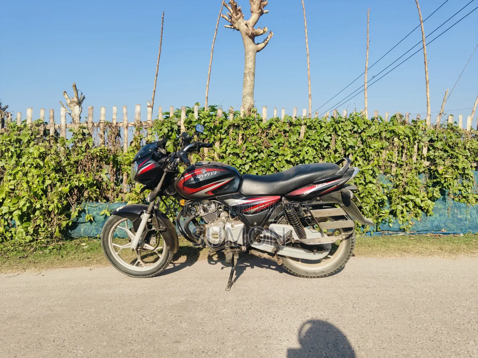 বাজাজ ডিসকভার ১২৫ ২০১৬ কালো