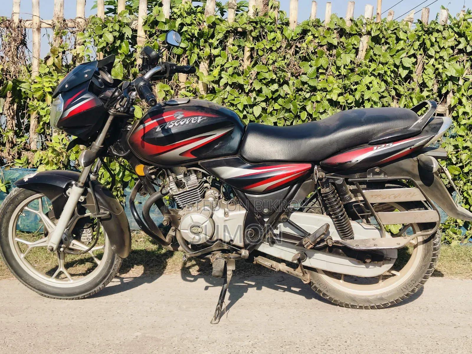 বাজাজ ডিসকভার ১২৫ ২০১৬ কালো
