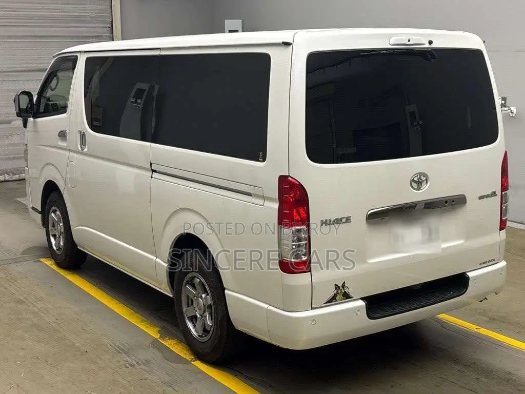 Toyota HiAce 2021 White