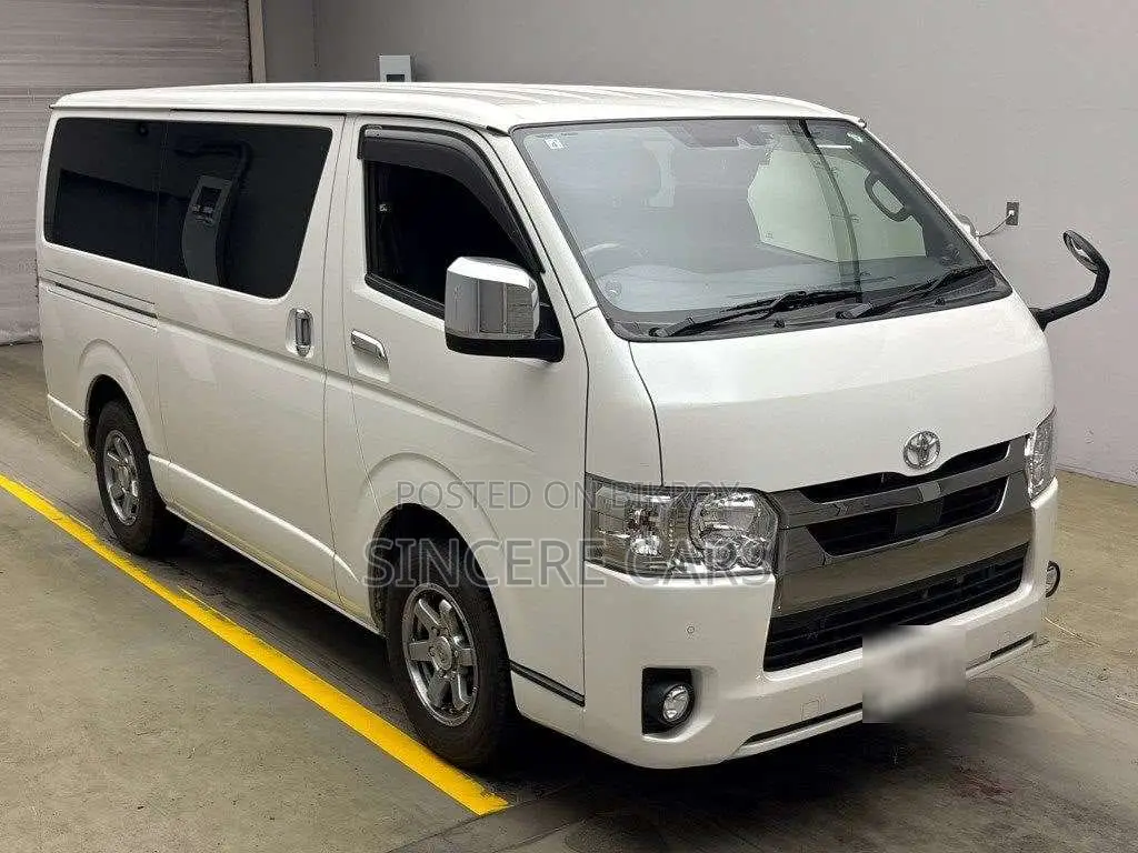 Toyota HiAce 2021 White