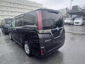 Toyota Esquire 1.8 FWD Hybrid (7 Seater) 2021 Black