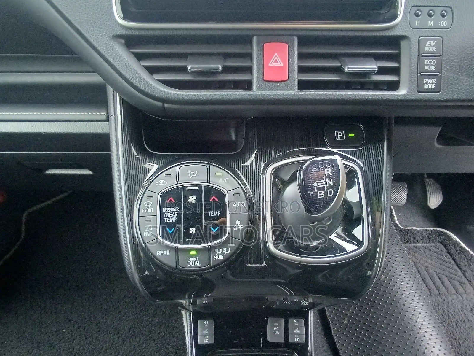 Toyota Esquire 1.8 FWD Hybrid (7 seater) 2021 Black