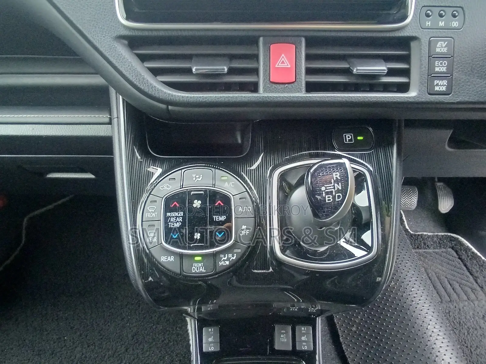 Toyota Esquire 1.8 FWD Hybrid (7 Seater) 2021 Black