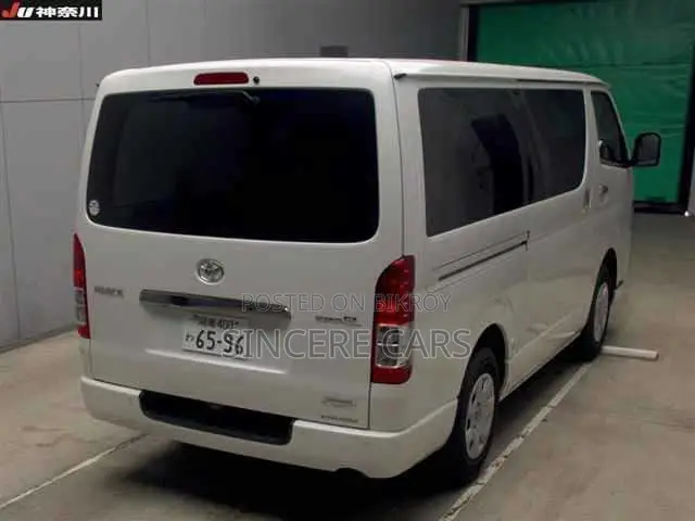 Toyota HiAce 2021 White