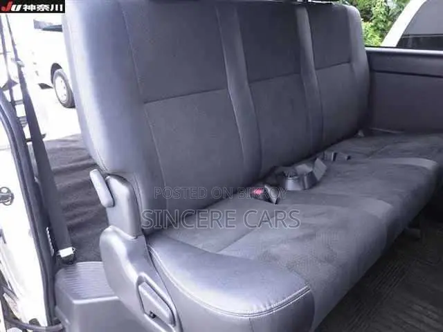 Toyota HiAce 2021 White