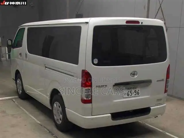 Toyota HiAce 2021 White