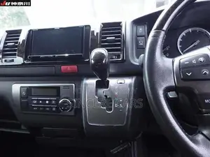 Toyota HiAce 2021 White