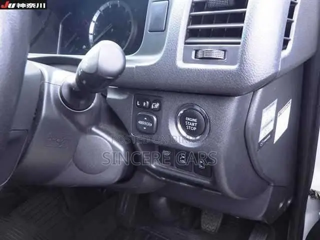 Toyota HiAce 2021 White