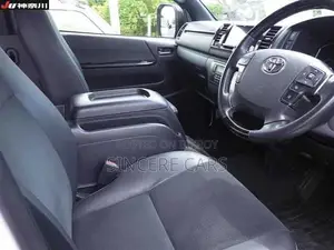 Toyota HiAce 2021 White
