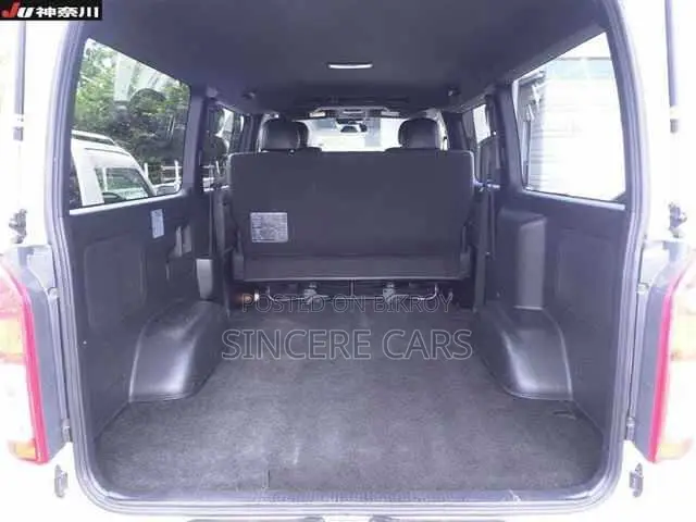 Toyota HiAce 2021 White