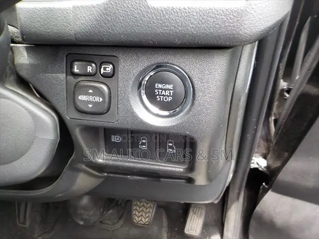 Toyota HiAce 2024 Black