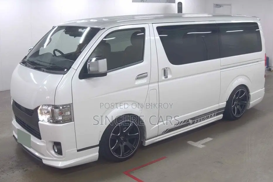 Toyota HiAce 2021 White