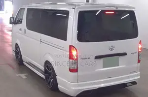 Toyota HiAce 2021 White