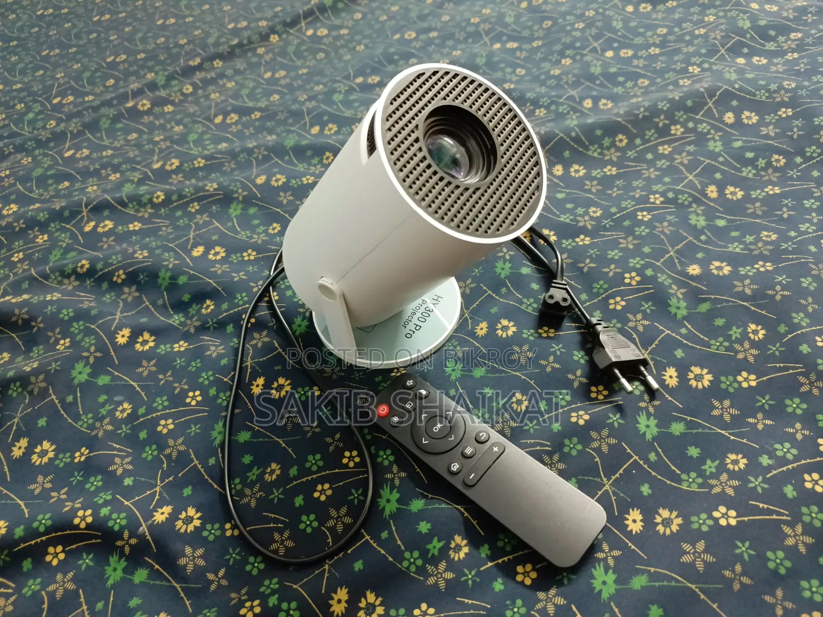 HY300 Pro Projector