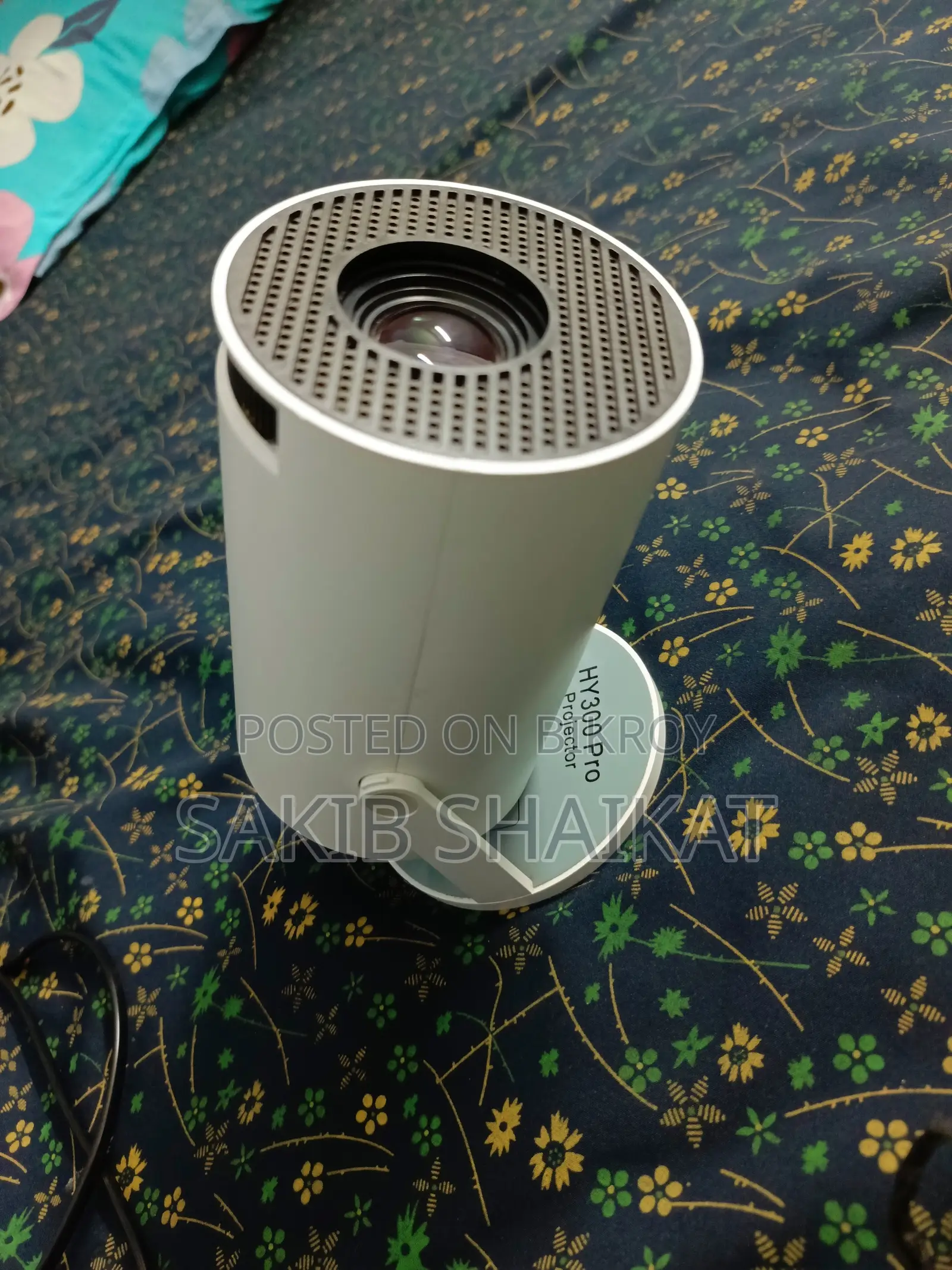 HY300 Pro Projector