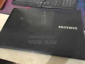 Laptop Samsung NP300E5V 3GB Intel Celeron HDD 128GB