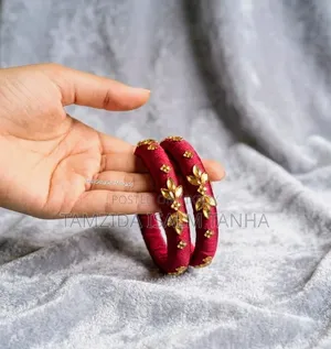 হাতে তৈরি চুড়ি