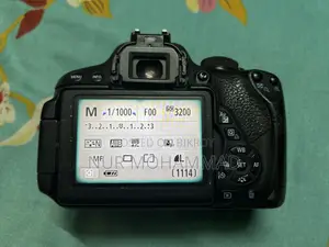 Canon EOS 700D + 18-55mm STM Lens | ফ্রেশ কন্ডিশন | ৩টি ব্যাটারি