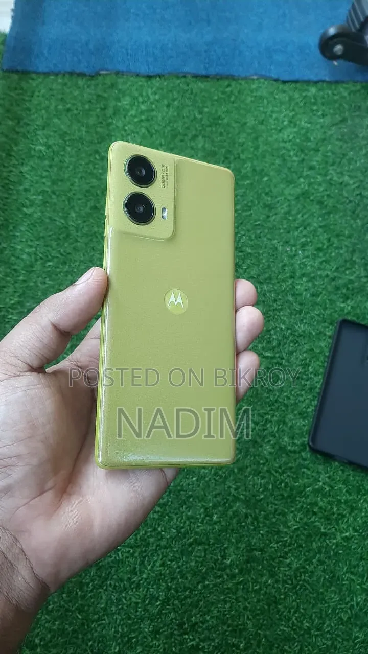 New Motorola Moto G85 256 GB Yellow
