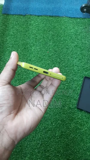 New Motorola Moto G85 256 GB Yellow