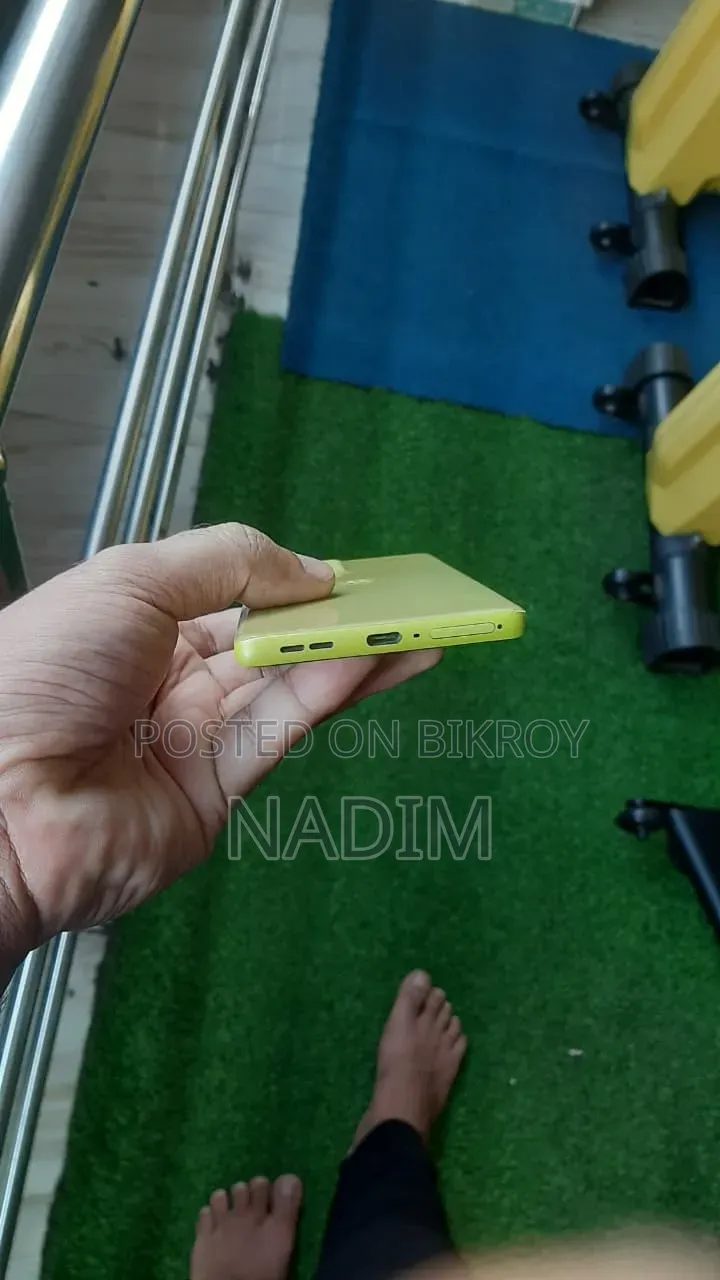 New Motorola Moto G85 256 GB Yellow