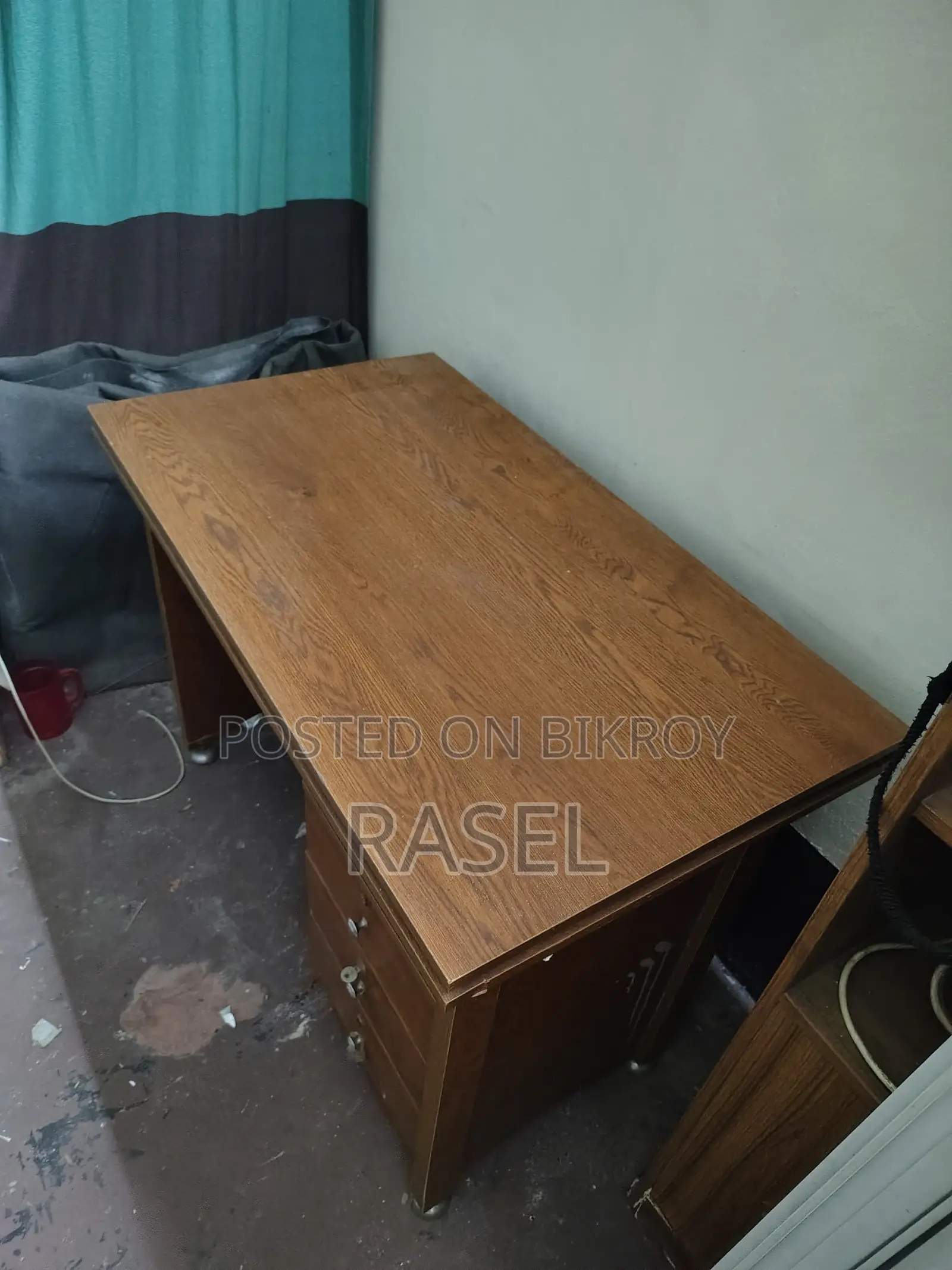 Office Table 1pic