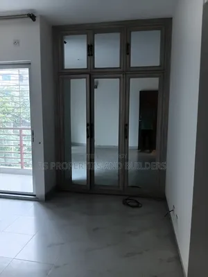 বসুন্ধরায় ফার্নিশড ৩ বেডরুমের অ্যাপার্টমেন্ট বিক্রয়ের জন্য