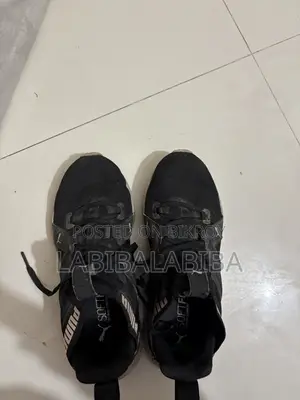 স্নিকার্স