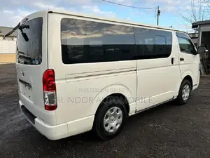 টয়োটা হাইয়েস ২০২১ কালো