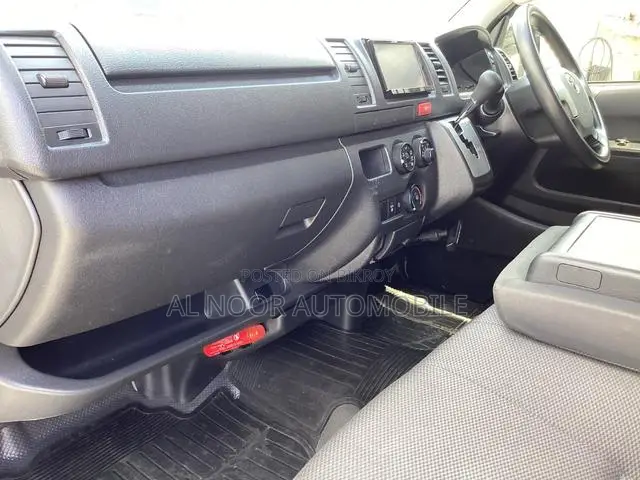 Toyota HiAce 2021 Silver