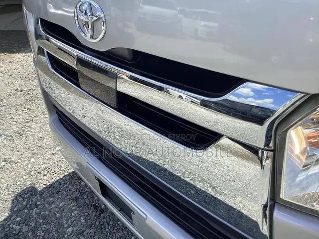Toyota HiAce 2021 Silver