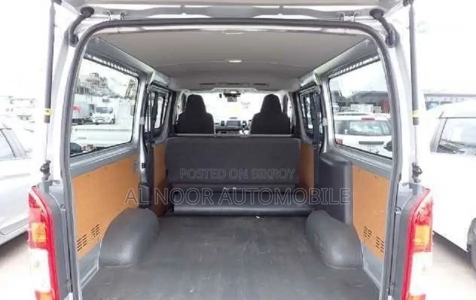Toyota HiAce 2021 Silver