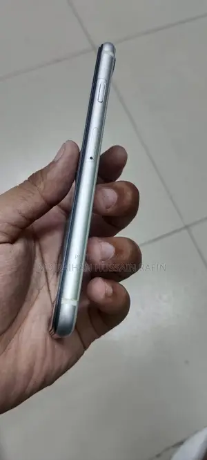 Apple iPhone SE 64 GB White