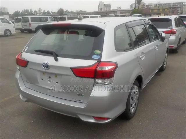 Toyota Corolla Fielder 2021 Silver