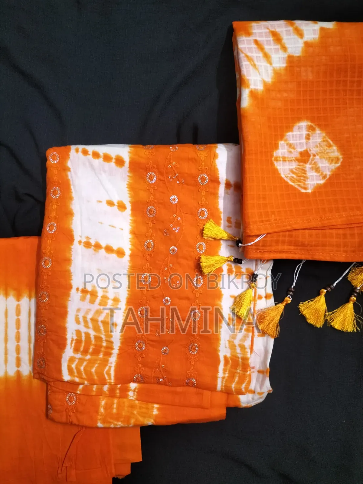আনস্টিচ সিকোয়েন্স কাজের বাটিক থ্রি পিচ