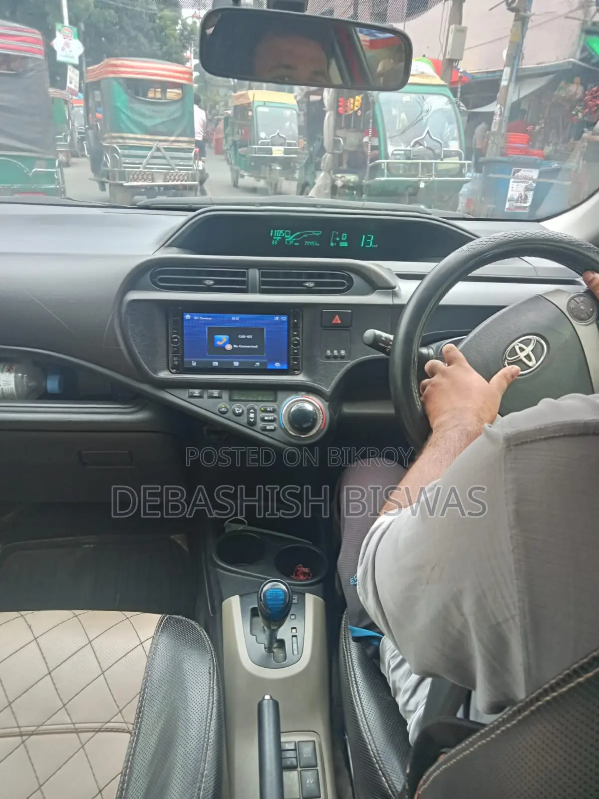 টয়োটা অ্যাকোয়া ২০১৩ লাল
