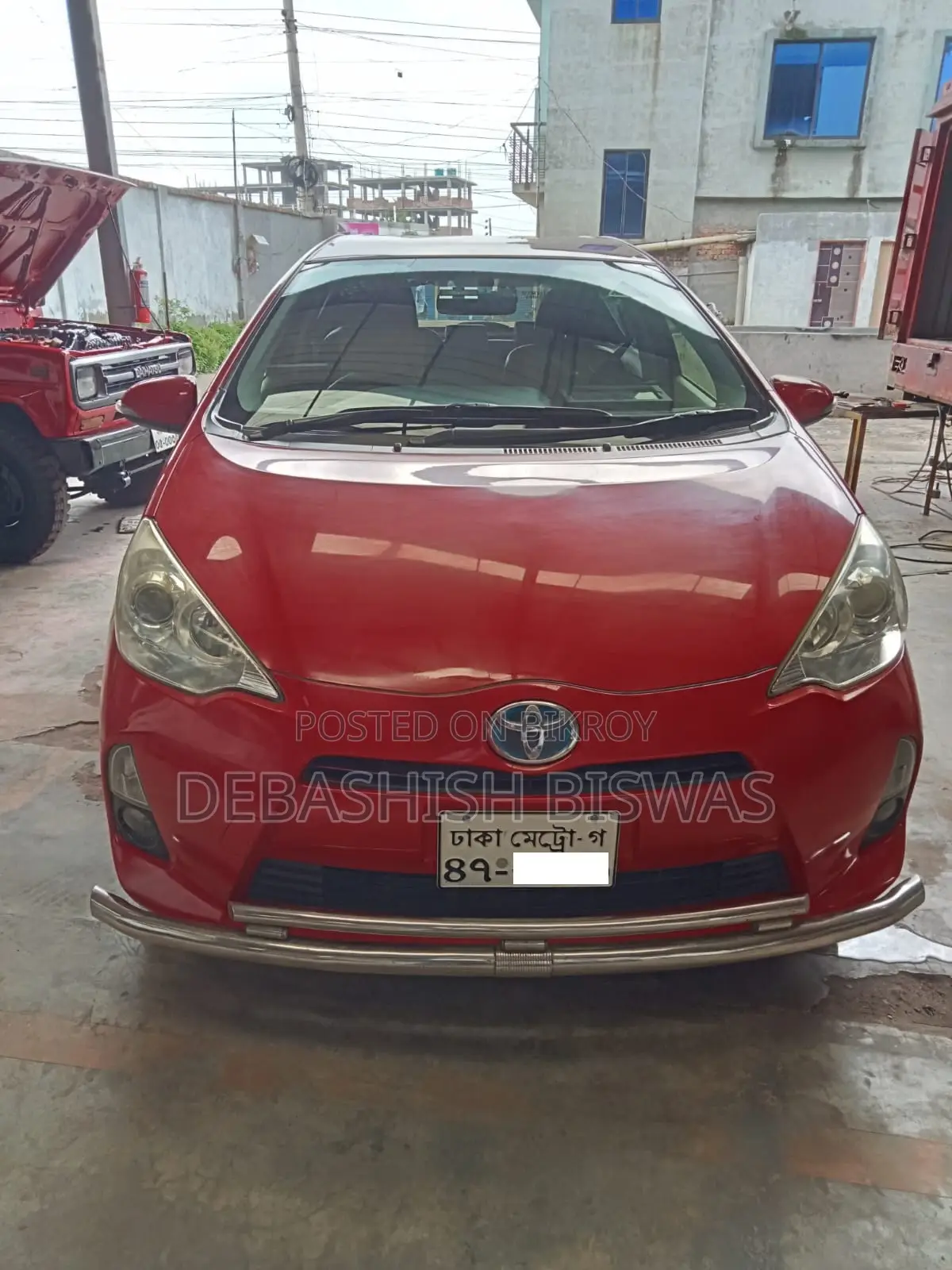 টয়োটা অ্যাকোয়া ২০১৩ লাল