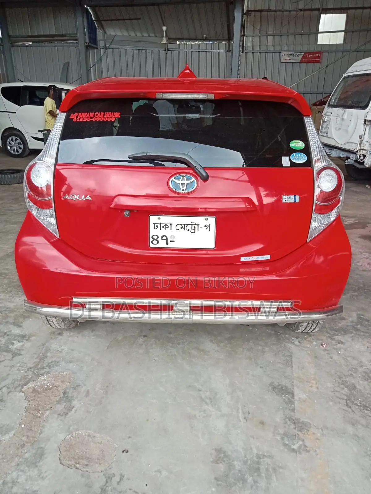 টয়োটা অ্যাকোয়া ২০১৩ লাল