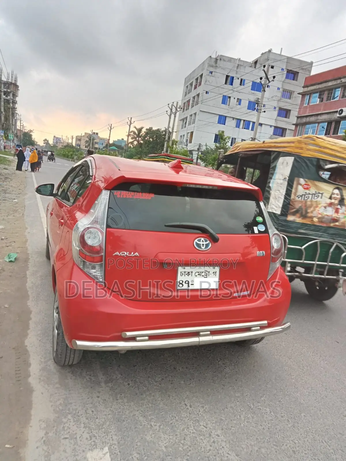 টয়োটা অ্যাকোয়া ২০১৩ লাল