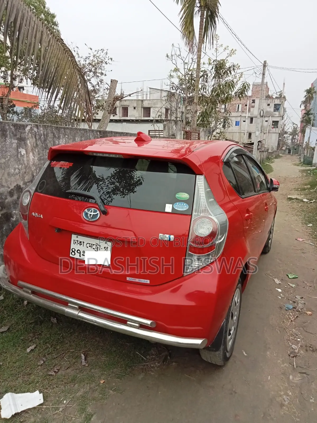 টয়োটা অ্যাকোয়া ২০১৩ লাল