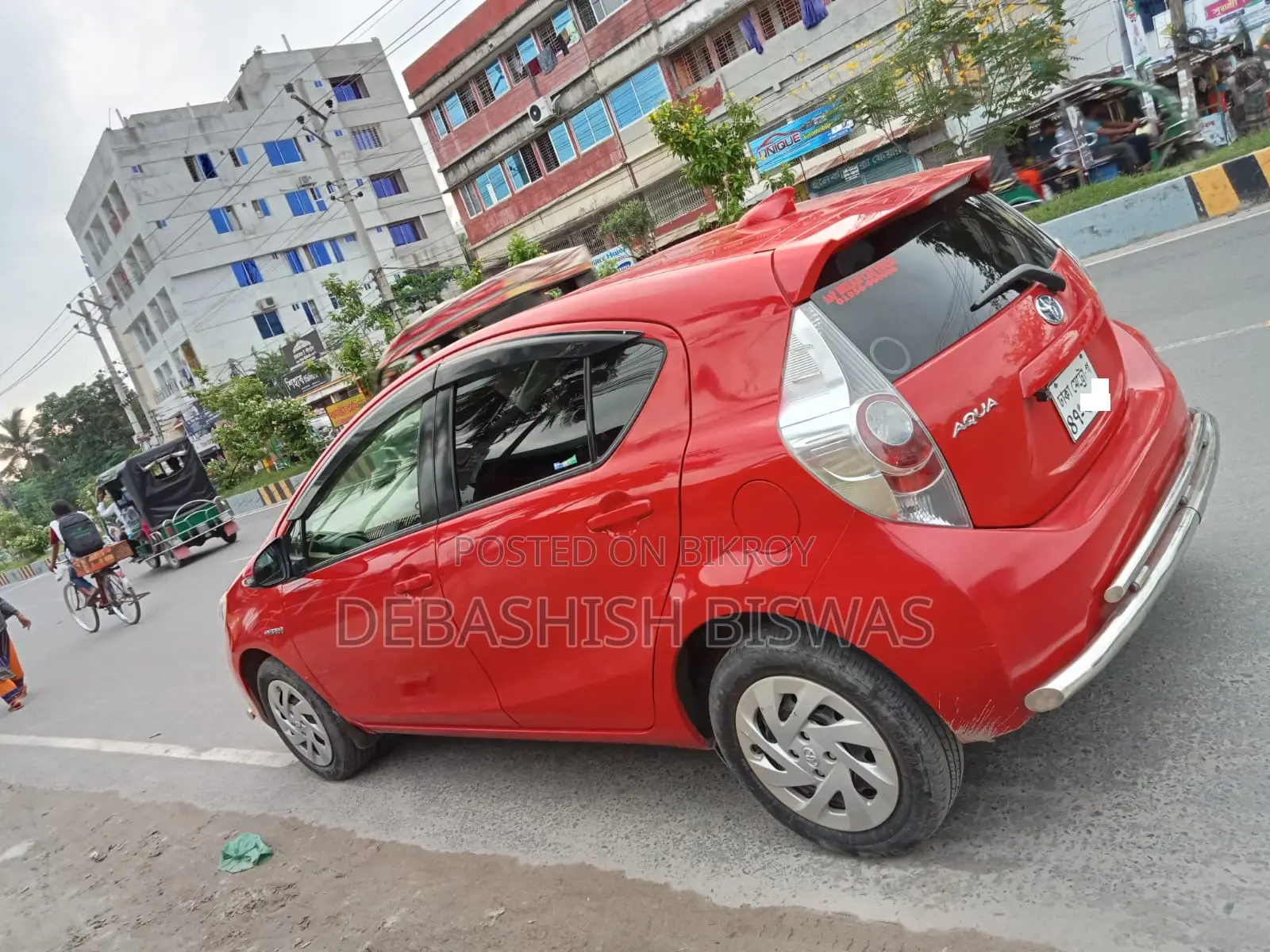টয়োটা অ্যাকোয়া ২০১৩ লাল