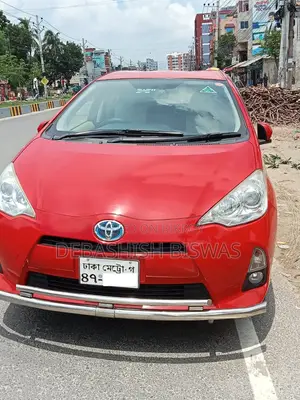 Toyota Aqua 2013 Red