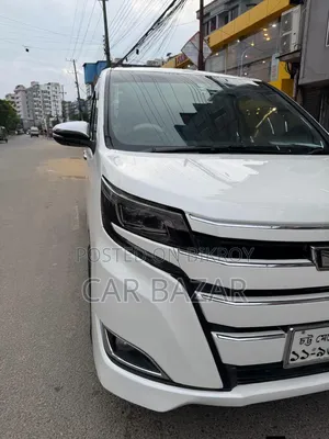 টয়োটা নোয়াহ ২.০ ফোর-হুইল ড্রাইভ (৮ সিটার) ২০১৯ সাদা