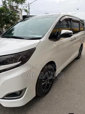 টয়োটা নোয়াহ ২.০ ফোর-হুইল ড্রাইভ (৮ সিটার) ২০১৯ সাদা
