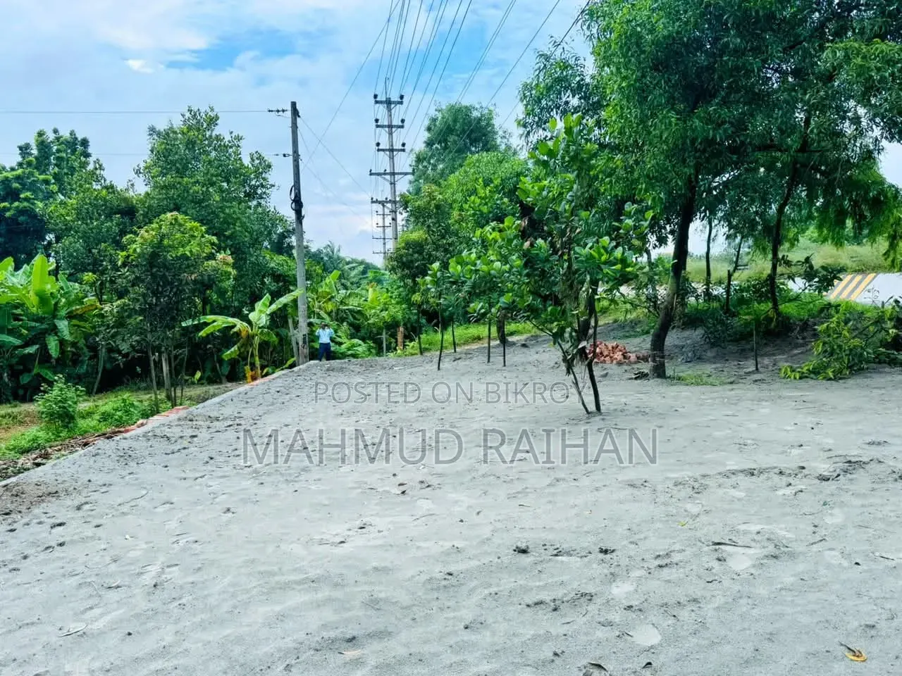 রেডি এবং চলমান প্লট ঢাকা-মাওয়া একদম মেইন রোডের সাথেই।
