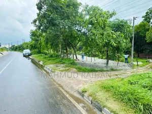 রেডি এবং চলমান প্লট ঢাকা-মাওয়া একদম মেইন রোডের সাথেই।