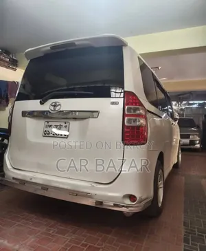 Toyota Noah 2.0 143hp FWD (8 Seater) 2009 White