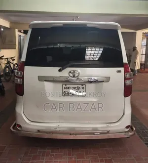 Toyota Noah 2.0 143hp FWD (8 Seater) 2009 White